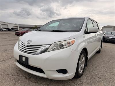 2017 Toyota Sienna LE 7-Passenger Auto   - Photo 3 - Newark, IL 60541