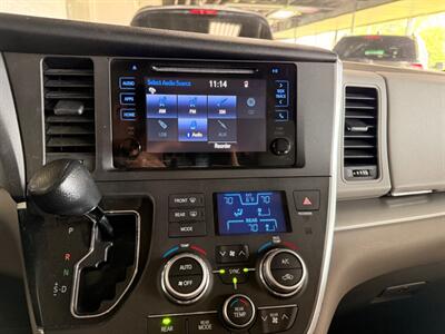 2017 Toyota Sienna LE 7-Passenger Auto   - Photo 13 - Newark, IL 60541
