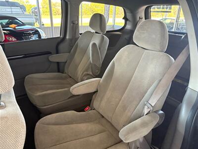 2012 Kia Sedona EX   - Photo 6 - Newark, IL 60541