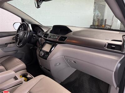 2015 Honda Odyssey EX-L w/Navi   - Photo 12 - Newark, IL 60541