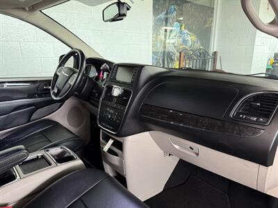 2016 Chrysler Town & Country Touring   - Photo 6 - Newark, IL 60541