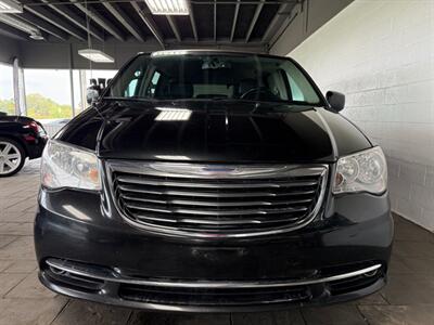 2016 Chrysler Town & Country Touring   - Photo 2 - Newark, IL 60541