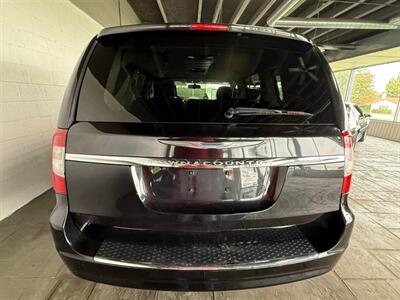 2016 Chrysler Town & Country Touring   - Photo 3 - Newark, IL 60541