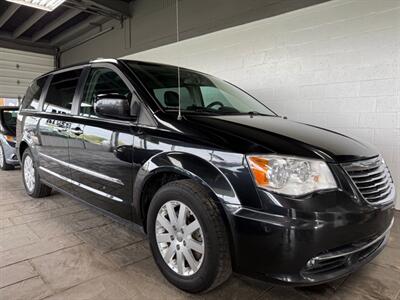 2016 Chrysler Town & Country Touring   - Photo 1 - Newark, IL 60541