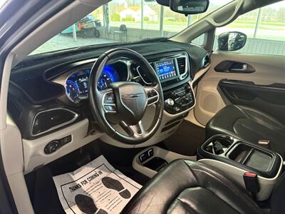 2018 Chrysler Pacifica Touring L   - Photo 5 - Newark, IL 60541