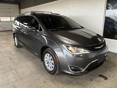 2018 Chrysler Pacifica Touring L   - Photo 1 - Newark, IL 60541