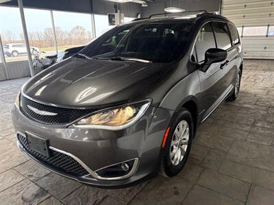 2018 Chrysler Pacifica Touring L   - Photo 2 - Newark, IL 60541