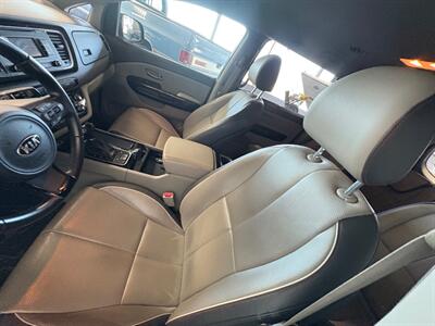 2015 Kia Sedona EX   - Photo 6 - Newark, IL 60541