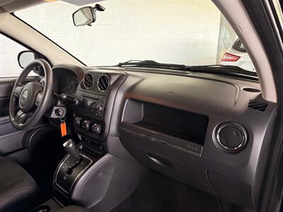 2012 Jeep Compass Sport   - Photo 12 - Newark, IL 60541