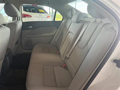 2011 Ford Fusion SE   - Photo 8 - Newark, IL 60541