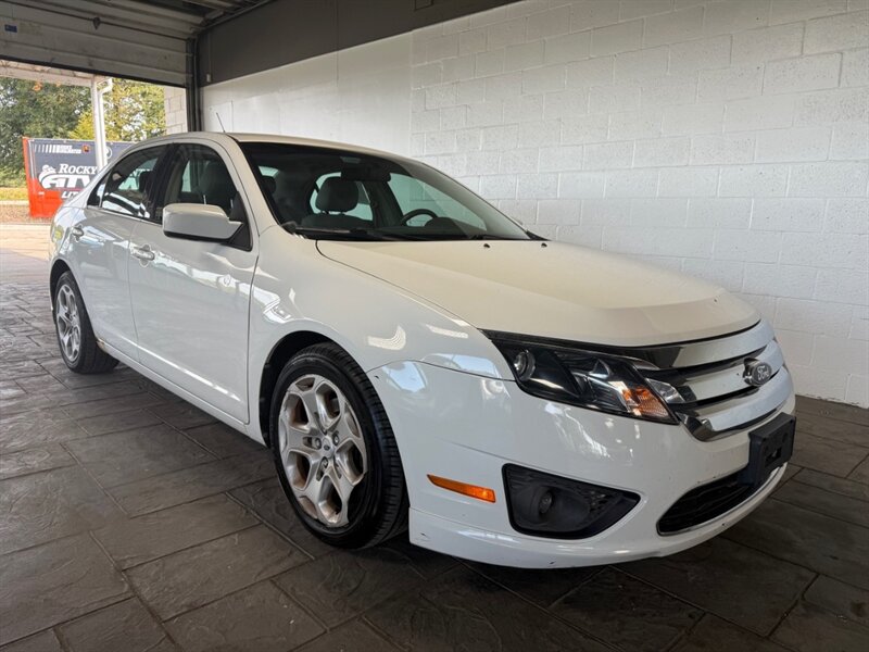 2011 Ford Fusion SE - Photo 1 - Newark, IL 60541