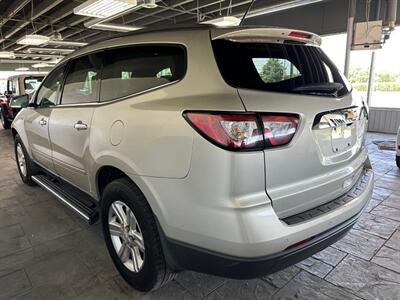 2013 Chevrolet Traverse LT   - Photo 2 - Newark, IL 60541