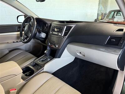 2013 Subaru Outback 2.5i Premium   - Photo 11 - Newark, IL 60541
