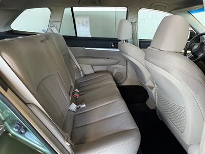 2013 Subaru Outback 2.5i Premium   - Photo 10 - Newark, IL 60541
