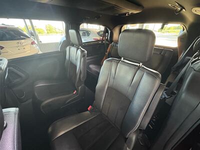2017 Dodge Grand Caravan SXT   - Photo 8 - Newark, IL 60541
