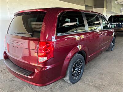 2017 Dodge Grand Caravan SXT   - Photo 2 - Newark, IL 60541
