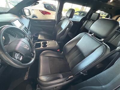 2017 Dodge Grand Caravan SXT   - Photo 7 - Newark, IL 60541