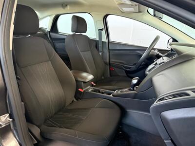 2015 Ford Focus SE   - Photo 7 - Newark, IL 60541