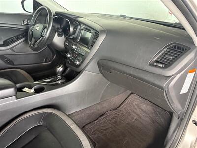 2012 Kia Optima Hybrid LX   - Photo 5 - Newark, IL 60541