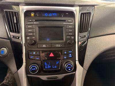 2014 Hyundai SONATA Limited - Photo 10 - Newark, IL 60541