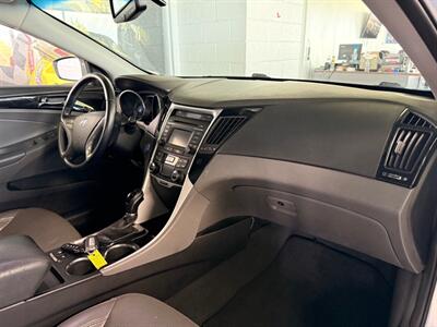 2014 Hyundai SONATA Limited - Photo 6 - Newark, IL 60541