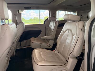 2018 Chrysler Pacifica Limited   - Photo 8 - Newark, IL 60541