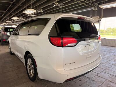 2018 Chrysler Pacifica Limited   - Photo 4 - Newark, IL 60541
