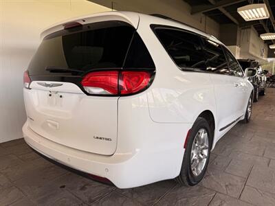 2018 Chrysler Pacifica Limited   - Photo 6 - Newark, IL 60541
