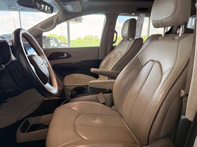 2018 Chrysler Pacifica Limited   - Photo 7 - Newark, IL 60541