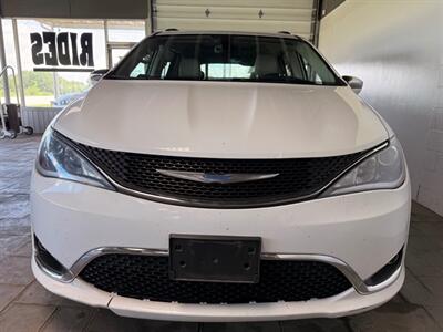 2018 Chrysler Pacifica Limited   - Photo 2 - Newark, IL 60541