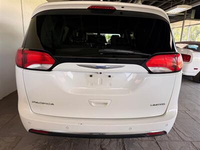 2018 Chrysler Pacifica Limited   - Photo 5 - Newark, IL 60541