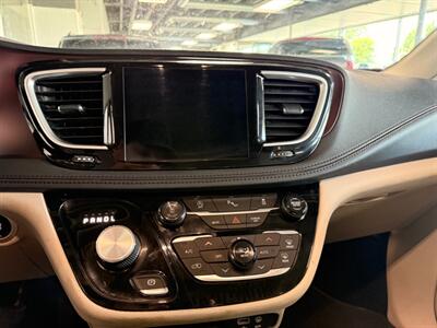 2018 Chrysler Pacifica Limited   - Photo 10 - Newark, IL 60541