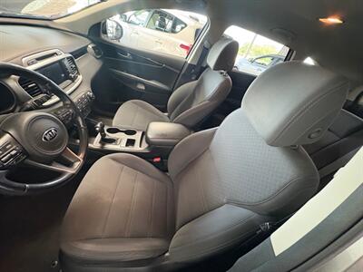 2017 Kia Sorento LX   - Photo 5 - Newark, IL 60541