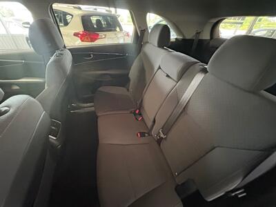 2017 Kia Sorento LX   - Photo 8 - Newark, IL 60541