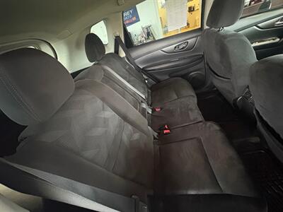 2015 Nissan Rogue SV   - Photo 6 - Newark, IL 60541