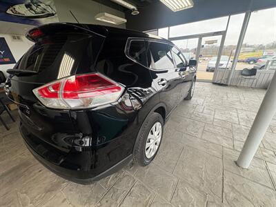 2015 Nissan Rogue SV   - Photo 2 - Newark, IL 60541