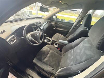 2015 Nissan Rogue SV   - Photo 4 - Newark, IL 60541