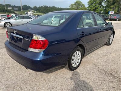 2005 Toyota Camry LE - Photo 2 - Newark, IL 60541