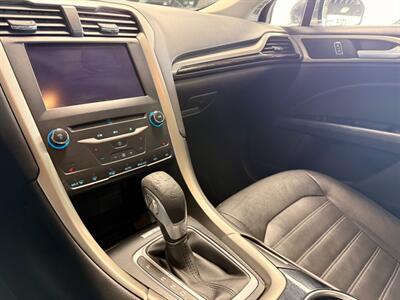 2013 Ford Fusion Hybrid SE   - Photo 11 - Newark, IL 60541