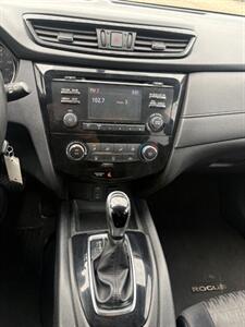 2017 Nissan Rogue SL - Photo 7 - Newark, IL 60541