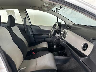 2013 Toyota Yaris 5-Door LE   - Photo 9 - Newark, IL 60541