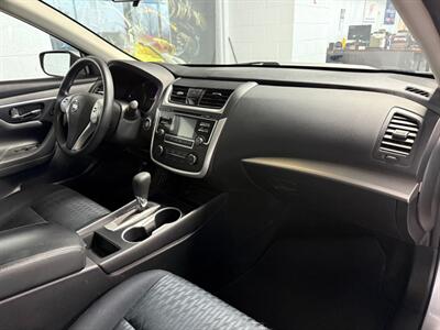 2017 Nissan Altima 2.5 S - Photo 7 - Newark, IL 60541
