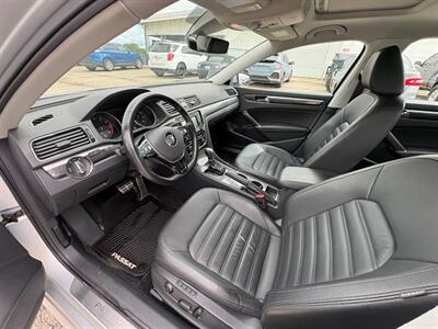 2017 Volkswagen Passat 1.8T SEL Premium - Photo 5 - Newark, IL 60541