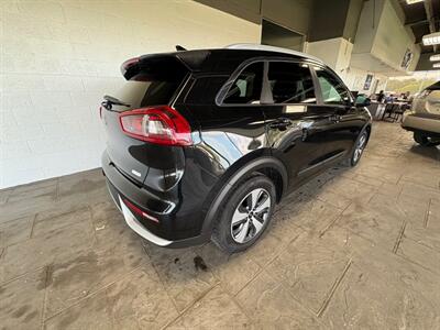 2017 Kia Niro FE   - Photo 2 - Newark, IL 60541