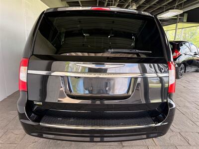 2016 Chrysler Town & Country Touring   - Photo 6 - Newark, IL 60541