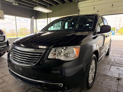 2016 Chrysler Town & Country Touring   - Photo 3 - Newark, IL 60541