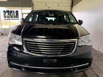 2016 Chrysler Town & Country Touring   - Photo 2 - Newark, IL 60541