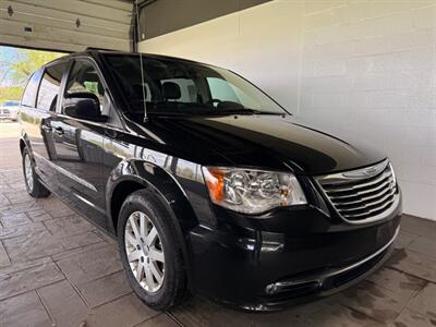 2016 Chrysler Town & Country Touring   - Photo 1 - Newark, IL 60541