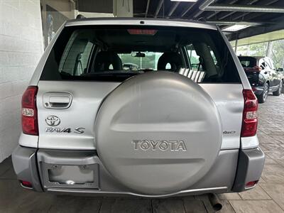 2005 Toyota RAV4   - Photo 3 - Newark, IL 60541