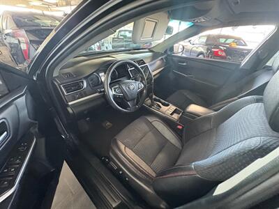 2015 Toyota Camry Hybrid XLE   - Photo 5 - Newark, IL 60541